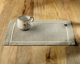 Set med 2 bordsunderlägg med spets 30x40 cm