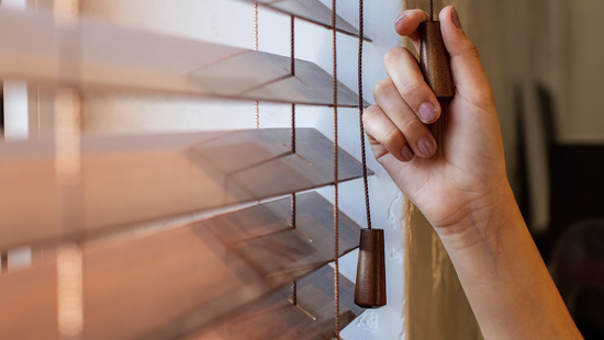 
										Träpersienner i venetiansk stil
																						